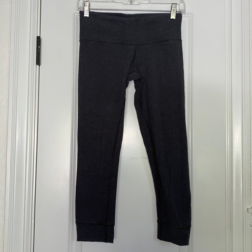 Grey lulu lemon crop leggings